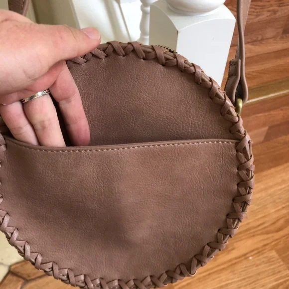 🚨AMERICAN EAGLE OUTFITTERS - Pink Crossbody - Picture 4 of 5